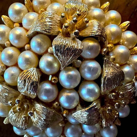 Elegant Vintage LISNER Gold and Pearl Brooch - MINT CONDITION - Picture 5 of 5